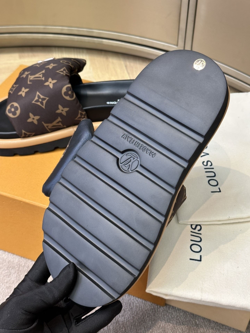 l0vis Vvtt0n slippers